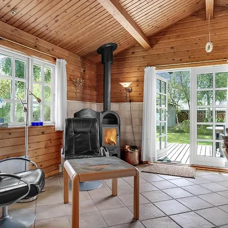 3 Bedroom Gorgeous In Holiday home *