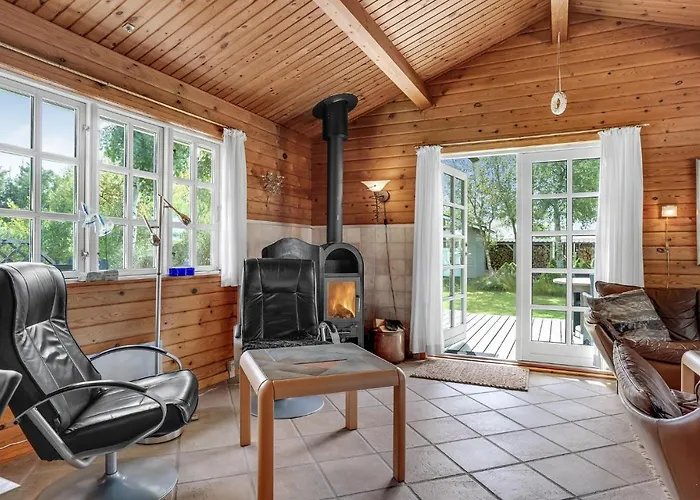 3 Bedroom Gorgeous In Semesterbostad *